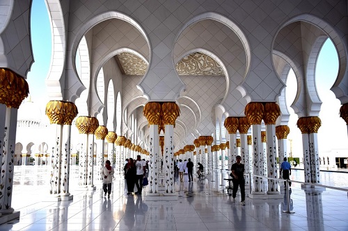 Dubai e la vicina Abu Dhabi - Journeydraft - Adu Dhabi Sheikh Zayed Grand Mosque