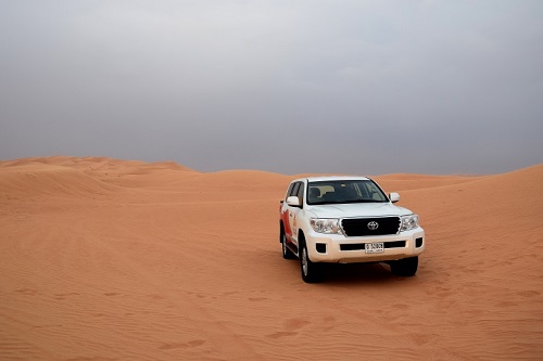 Dubai, cosa vedere e cosa fare - dune surfing - Journeydraft - Dubai Desert Safari