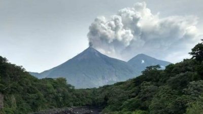 Vulcano in Guatemala - journeydraft